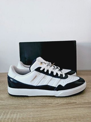 Zapatillas Adidas. Nuevas