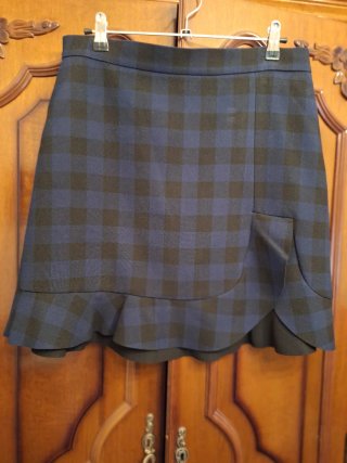 Falda de cuadros azul y negra