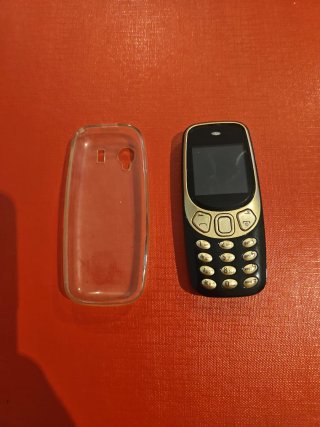 Mini móvil Nokia dorado y negro