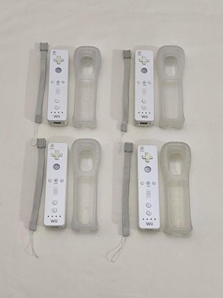 4 Mandos Nintendo Wii + 4 Fundas + 4 Correas