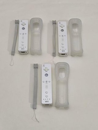 3 Mandos Nintendo Wii + 3 Fundas + 3 Correas