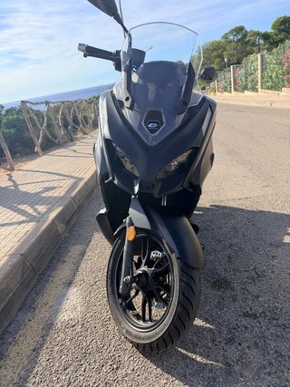 QJ Motor 125 MTX Scooter Negra