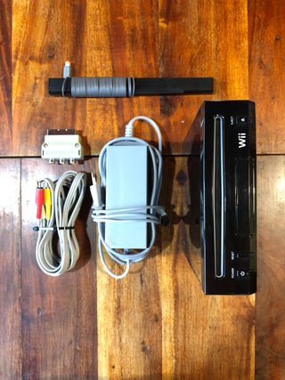 Console Nintendo Wii nera completa di cavi