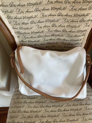 Bolso blanco y marrón