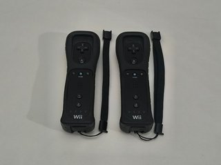 2 Mandos Wii Negros + 2 Fundas + 2 Correas