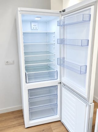 Frigorífico combi Beko RCNE365K30W Total No Frost