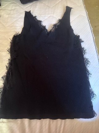 Top negro con encaje