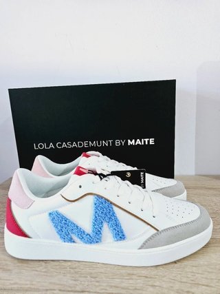 Zapatillas Lola Casademunt.