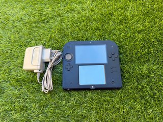 Nintendo 2DS Nera con caricatore