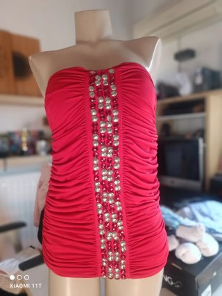 Vestido mini rojo con pedrería