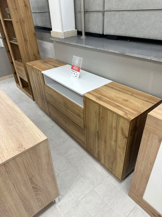 Aparador de madera con cajones