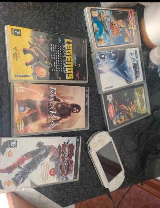 Consola PSP Blanca + 6 Juegos