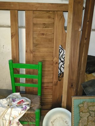 Sillas y sillón enea antigua de madera