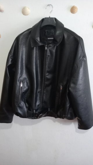 Chaqueta de cuero negra Bershka