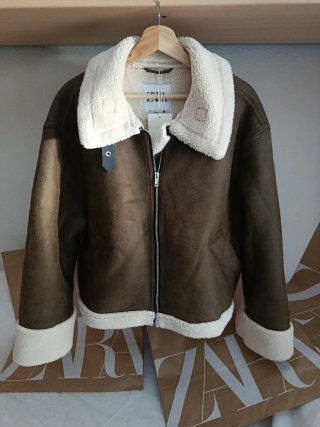 Cazadora Zara efecto piel