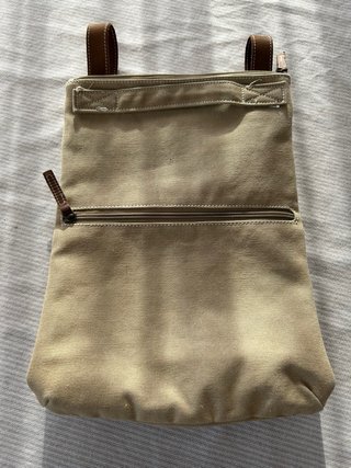 Mochila de Tela y Piel. Bolsillo dentro y fuera