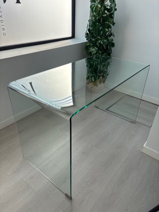 Mesa de cristal templado curvado