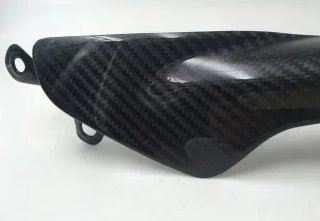 Protector cadena carbono Ducati Monster 1200
