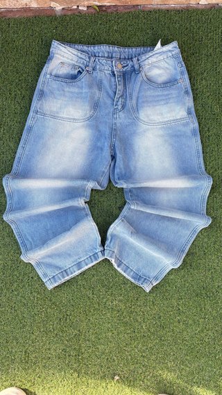 Vaqueros baggy azul claro estilo streetwear
