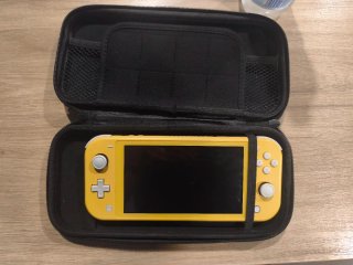 Nintendo Switch Lite Amarilla