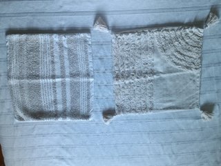 Funda de cojín beige y blanco