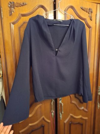 Blusa Negra Manga Acampanada
