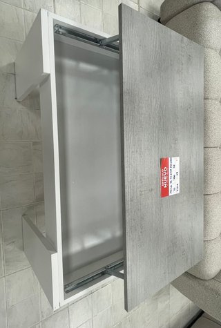 Mesa de centro elevable gris y blanca