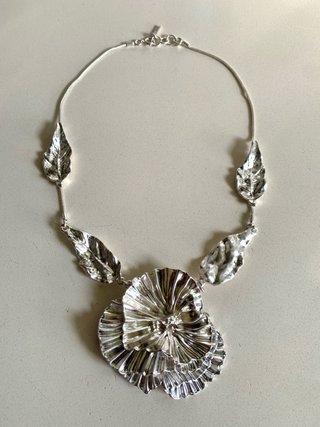 Collar flores Zara. A estrenar.