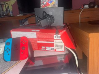 Nintendo Switch V2 + Super Mario Odyssey