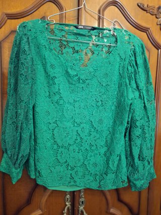 Blusa de encaje verde Zara