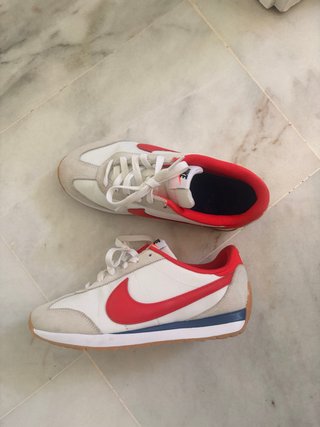 Zapatillas Nike Blancas y Rojas
