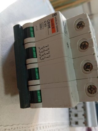Merlin Gerin C60N C63 4P 63A Interruptor
