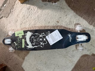 Longboard Muuwmi con diseño de perro
