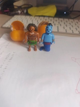 Figuras Disney de Kinder Sorpresa Maui y Genio