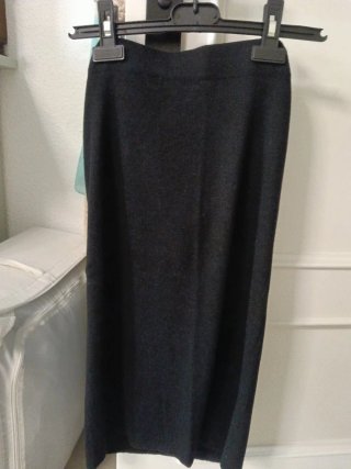 Falda midi de lana negra