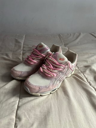 Zapatillas Asics Gel NYC rosas y blancas