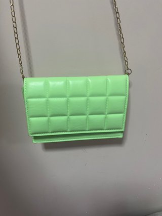 Bolso de hombro verde acolchado