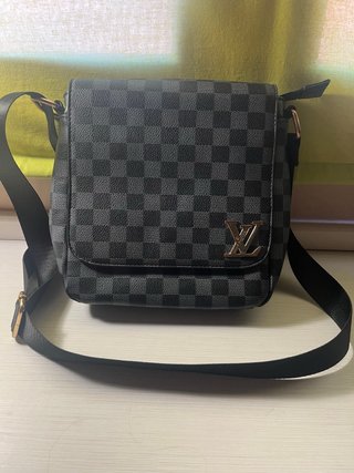 Bolso de hombro estampado cuadros negro y gris