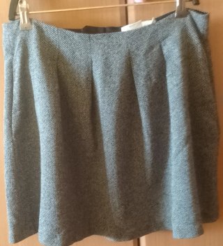 Falda gris con textura