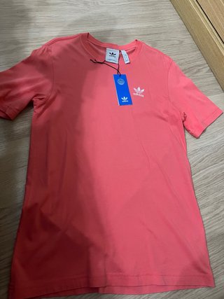 Camiseta Adidas rosa asalmonado