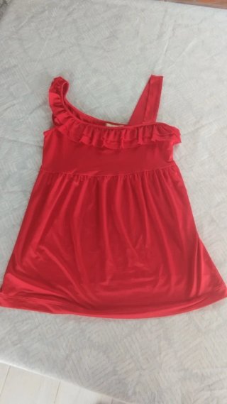 Top fluido rojo de la marca Baby Phat