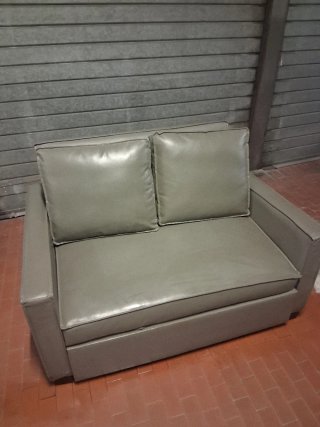 Divano letto in pelle grigio