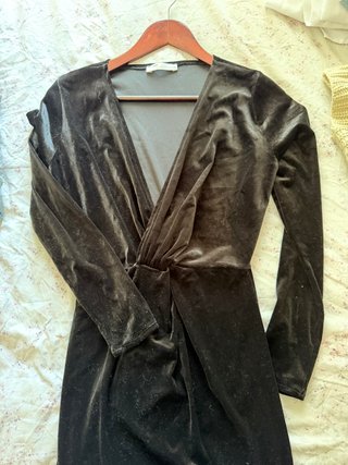 Vestido de terciopelo negro Pull&Bear