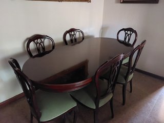 Mesa de Comedor Ovalada y 6 Sillas