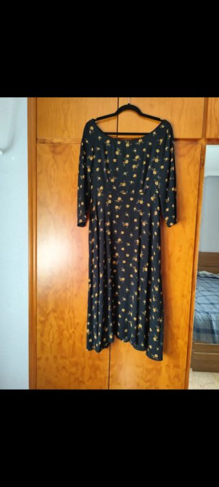 Zara vestido midi negro con estampado floral