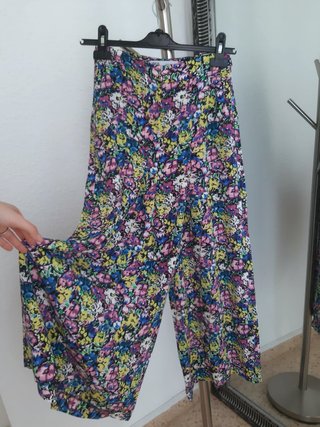 Pantalón-falda de Zara midi. Nueva. De cintura alt