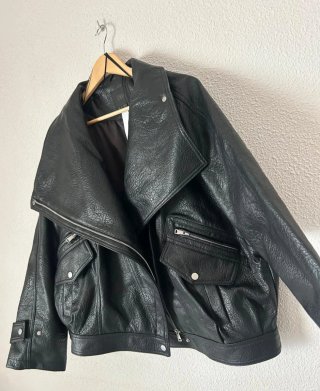 Chaqueta efecto piel Zara negra