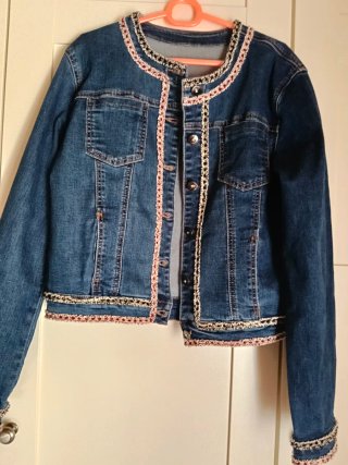 Chaqueta vaquera con detalles trenzados