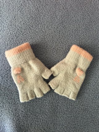 Guantes sin dedos grises y rosas