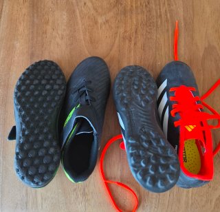 2 Pares de Botas de Fútbol Adidas